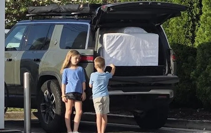 FYI - You can fit an 84" sofa in the back of a R1S and close all doors