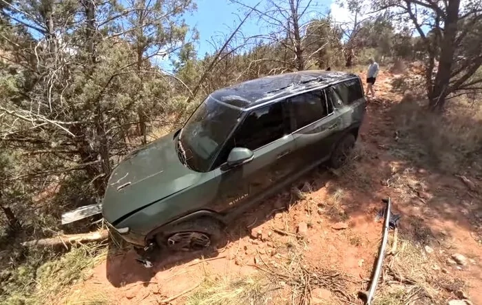 Bad day in Sedona -- R1S Recovery by Wild West Off-Road Recovery