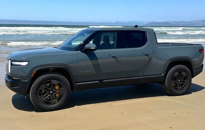 2025 Rivian R1T Tri Motor Review by Motortrend