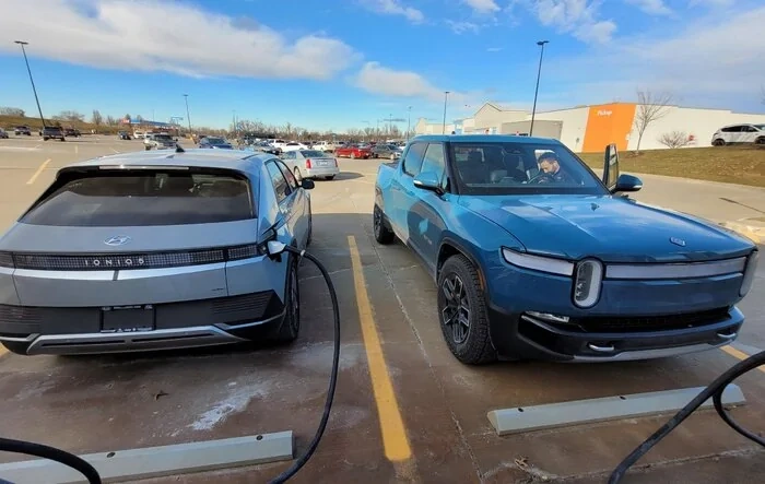 Rivian R1T vs Ioniq 5 at EA charger