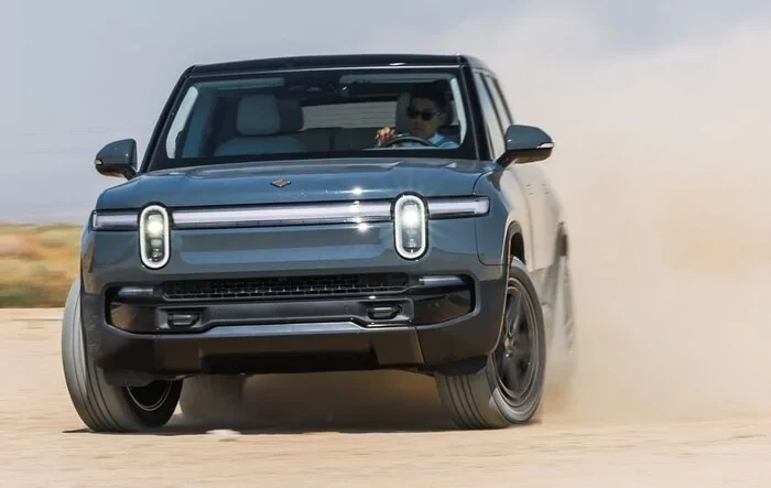 Motortrend reviews 2025 R1S Quad Max (Gen 2): Quickest SUV Ever! "Cayenne Crusher, Urus Undoer, Hummer Humiliator"
