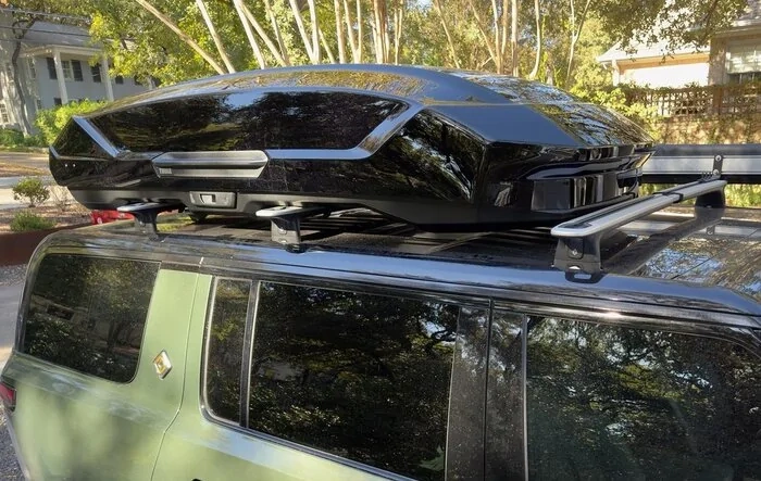 Thule Motion 3 Roof Box XXL on R1S - More space, fits well, runs quiet