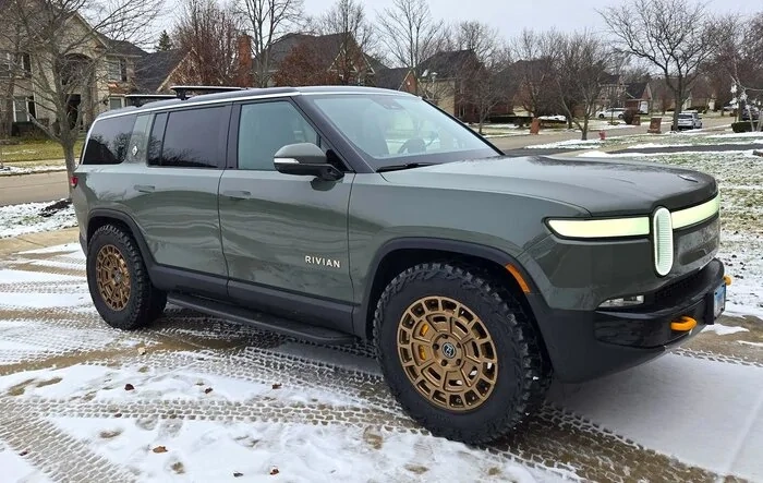 Black Rhino Voltaic Wheels with Mickey Thompson Baja Boss AT Tires on R1S