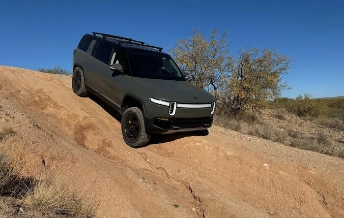My first time off-roading with the R1S - photos & videos