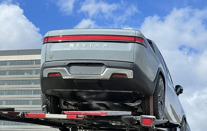 Limestone Rivian R1T — Many In-Person Pics & Video ? ?