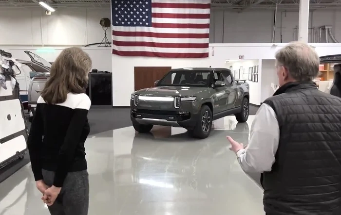 Sandy Munro gets his Rivian R1T