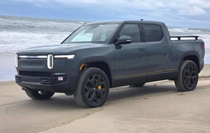 Front appearance improvement with vinyl on front light bar + side stripes!