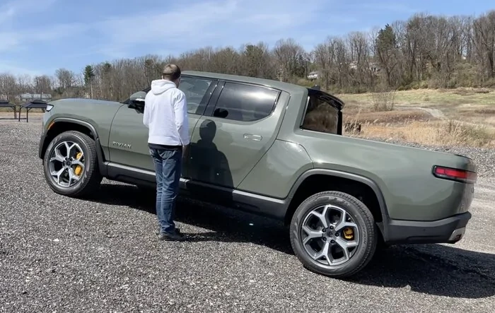 Video of 21" wheels with aero covers removed