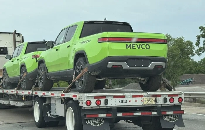 MEVCO R1Ts spotted in STL area.