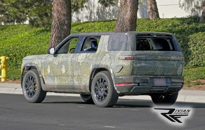 2026 R2 spotted with roll-down rear window! (Aug 7) 📸