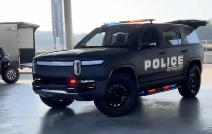 R1S Police Patrol upfit demonstrator by EV Sportline