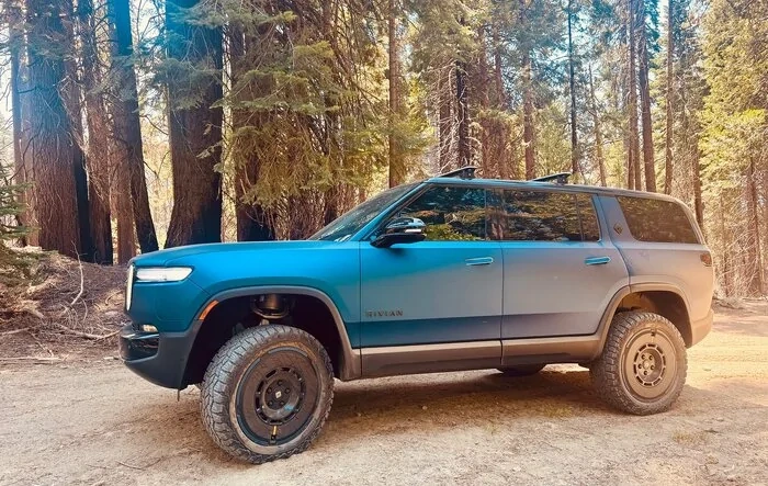 Off-roading at Shuteye Peak (Sierra National Forest) with our R1S