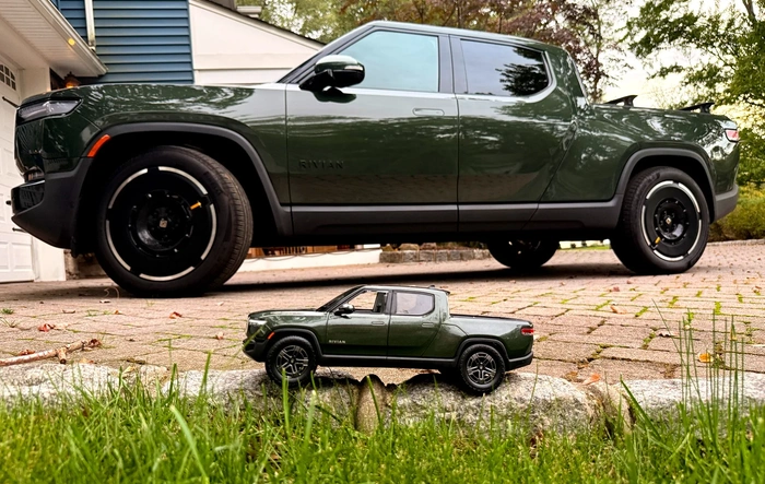 Mini-R1T 1:20 scale model arrived