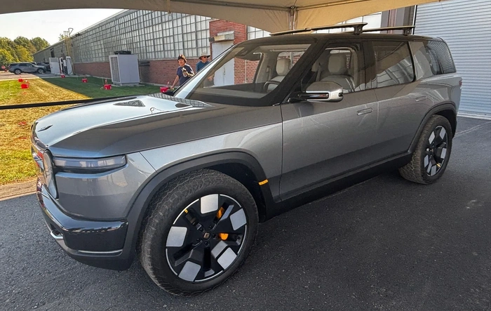 R2 in new silver / gray color (real life photo)