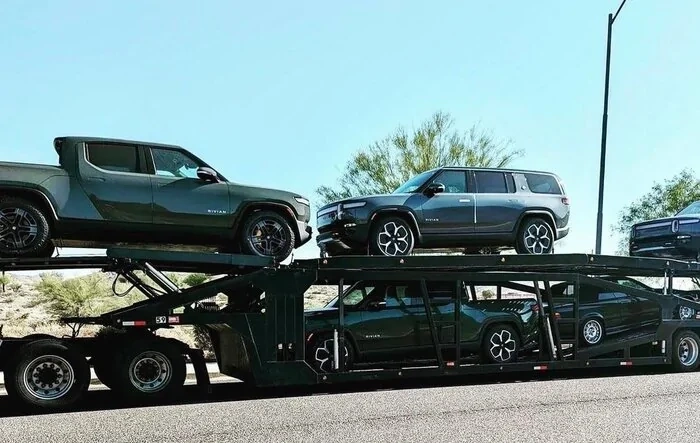 R1s delivery spotted?