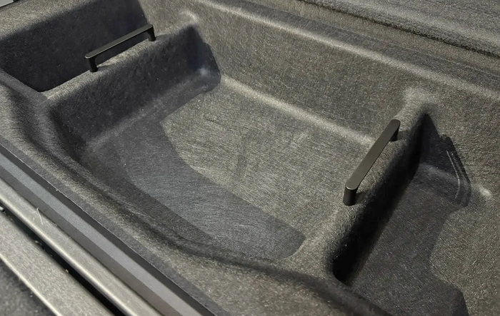DIY: R1S Cargo Tray Grab Handles