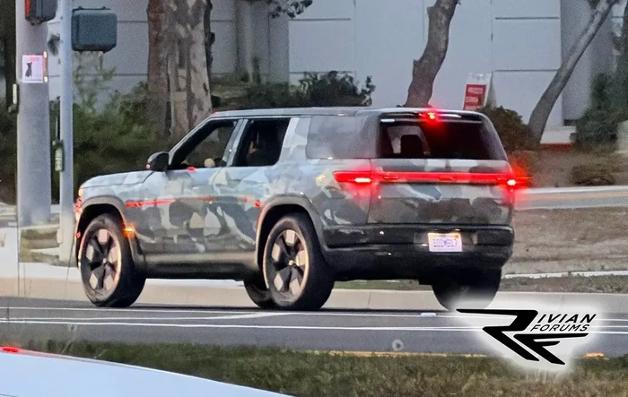 R2 Tail Lights / Brake Light / Rear Light Bar -- lit up on prototype (photos)