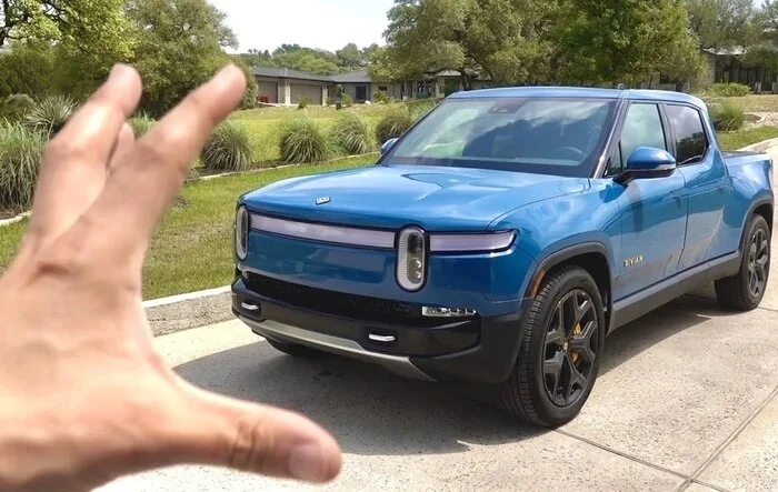 Salomondrin gets his R1T! and... drops a million F-bombs praising it.