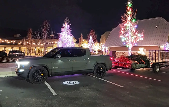 🎄 Holiday Rivian Photo Fun – Win a Gift from BestEvMod! 🎄