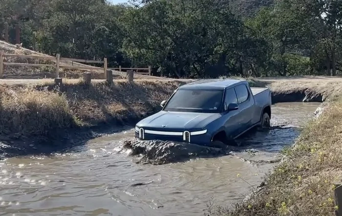 R1T mud bath water fording