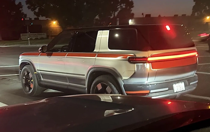 R2 spotted with new stripes and vinyl graphics design (2/2/26)