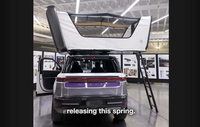 R2 in-studio look (roll down rear window, scroll wheel, treehouse roof top top (RTT)