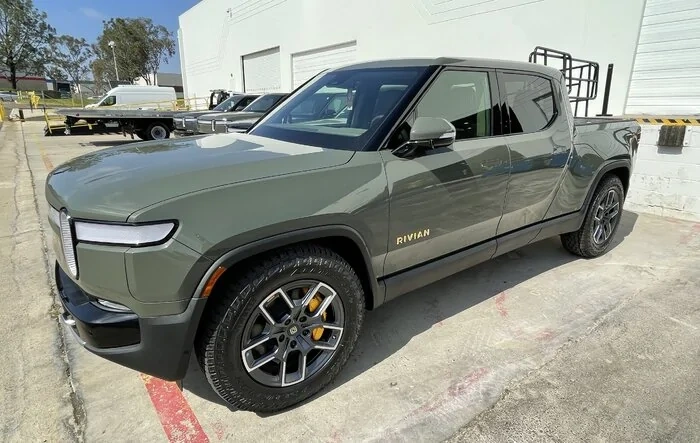 Pre-Delivery (pre-PDI) photos at service center - things to watch out for (+ look at underbody WITHOUT the Off-road Shield)