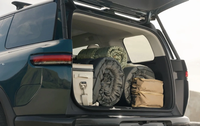 R2 Size: will it fit in my garage? How many suitcases can it hold? How roomy is backseat? Can golf clubs fit in front trunk frunk?