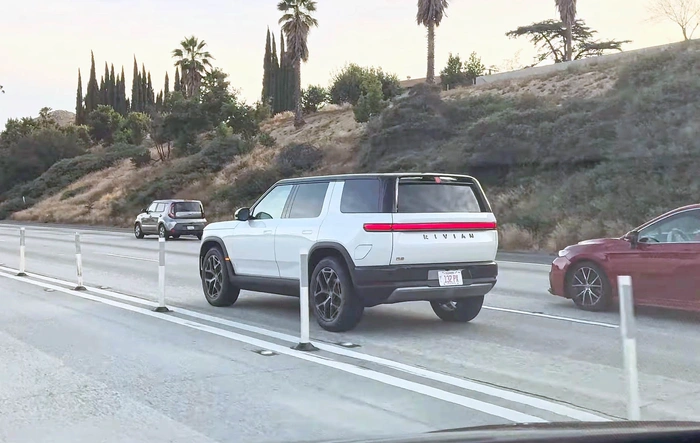 Launch Edition R2 (Glacier White) filmed on the road -- 3+ min video