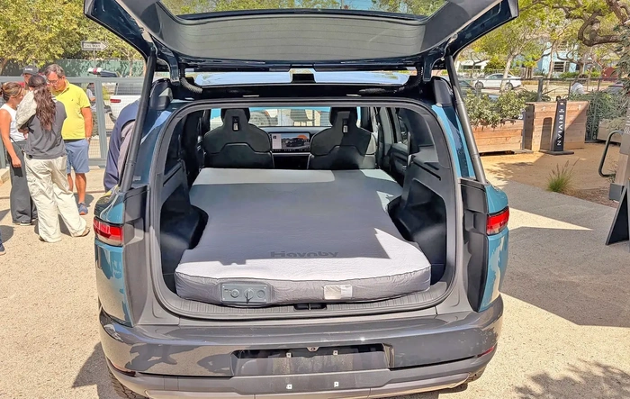 Model Y mattress fits pretty perfect in R2 cargo area (photos)
