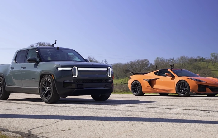 Are supercars POINTLESS? Corvette Z06 vs Rivian R1T: DRAG RACE (by Carwow)