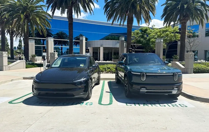 Catalina Cove R2 vs. Model Y side-by-side comparison pics