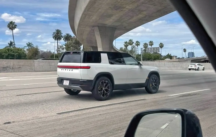Glacier White R2 Rivians spotted in Irvine & LAX