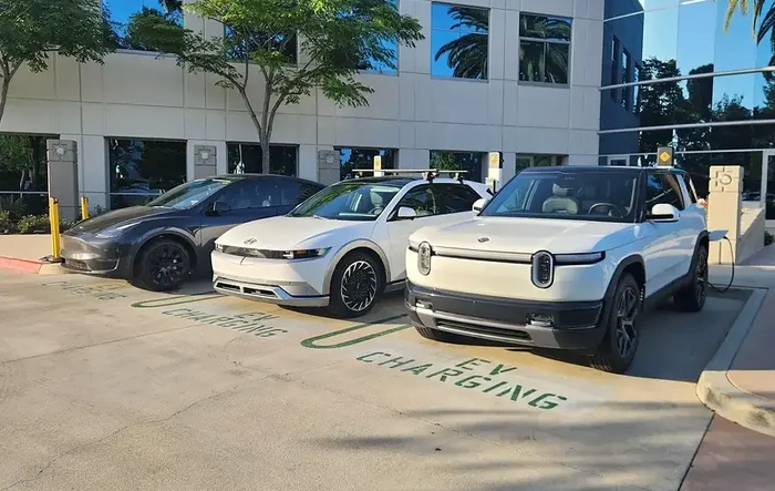 R2 vs Ioniq 5, Model 3, ID.4 -- comparison photos