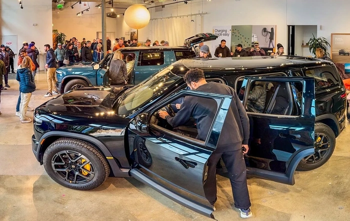 R2 w/ Colorado Governor + Rivian Block Party Photos (Midnight Black + Catalina Cove R2)