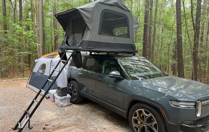 R1S camping with Cinch AirCruiser RTT and other gear