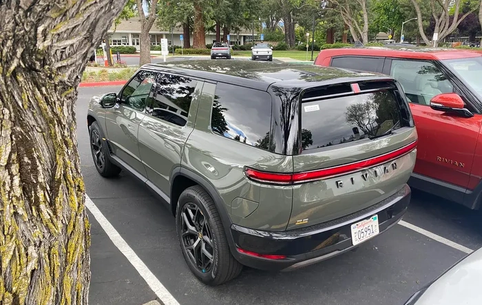 Launch Green R2 exterior & interior - latest pictures (block party & public sightings)