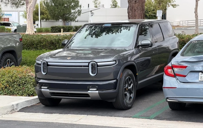 R2 w/ LiDAR, 19-inch wheels spied