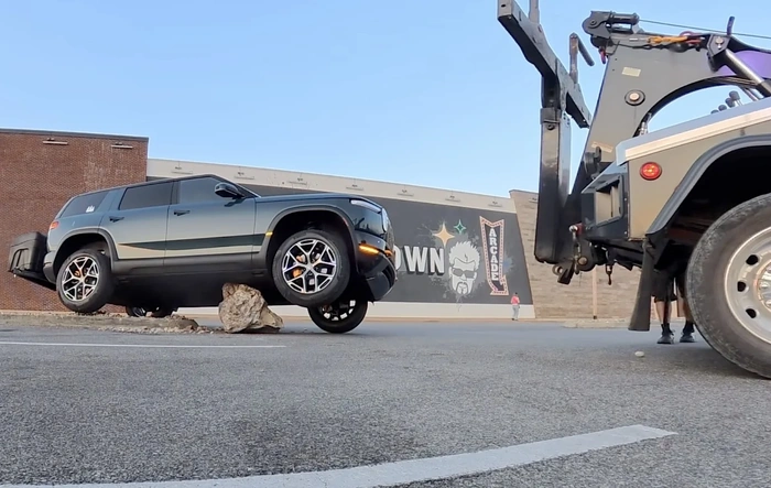 Offroading R2 stuck on a big rock! (in a parking lot)