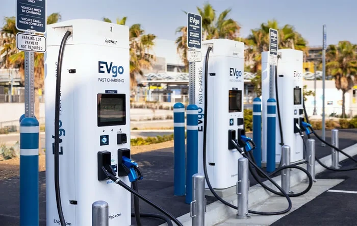 2000 new EVgo chargers coming to 500 locations along US highways -- to be built by GM/Pilot