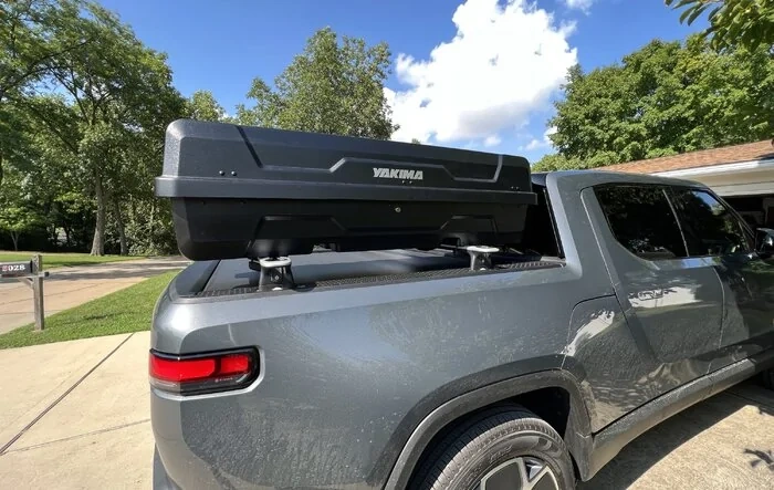 Yakima DeepSpace 10 Cargo Box installed