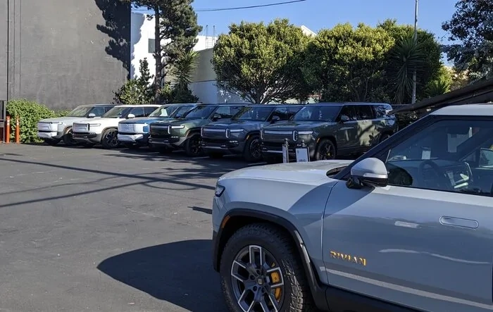 Lots of R1S at San Francisco Service Center