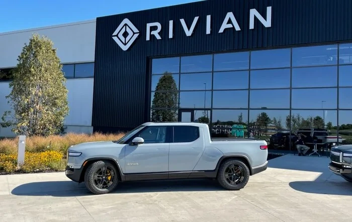 ?‍♂️ Just completed Rivian Factory Tour / Delivery and first EV trip in Limestone R1T!