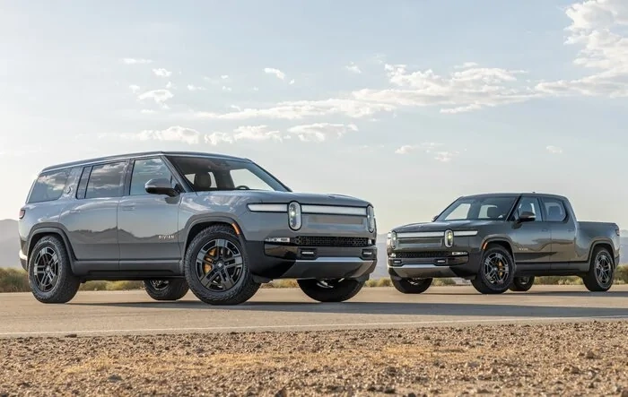 Rivian R1T vs R1S sales numbers through Q3 2022