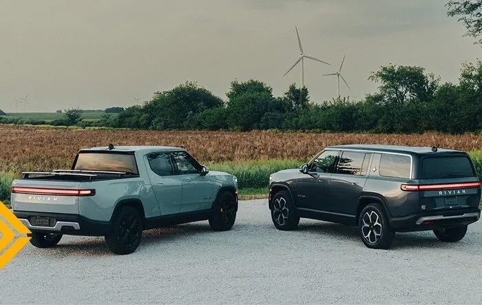 Official Stories: SIBLING RIVALRY - Rivian R1T vs R1S