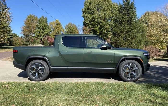 Took delivery on an R1T yesterday without the tonneau