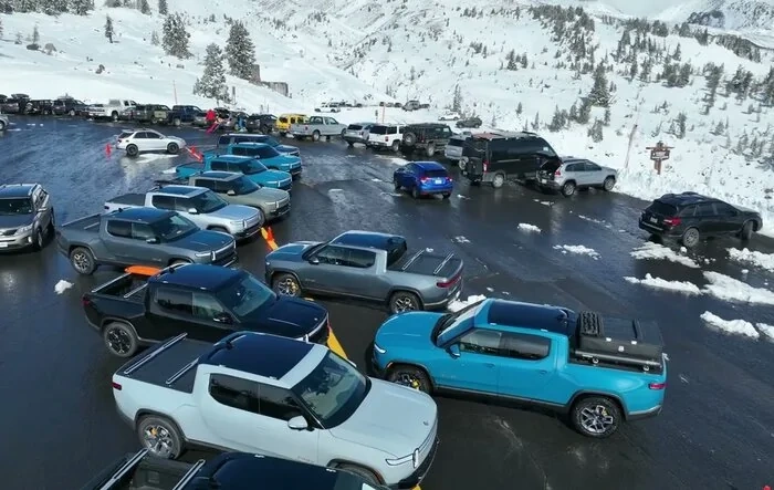 PNW Rivian Meetup Video w/ Thirteen R1 owners @ Hood River Loop 23 Oct. 2022