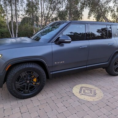 Thule Motion XT XL cargo box fits well on R1S roof crossbars | Rivian ...